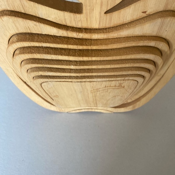 APPLE WOOD ART HAND CARVED COLLAPSIBLE EXPANDABLE WOOD BOWL TRIVET 10" X 11" - Picture 6 of 7